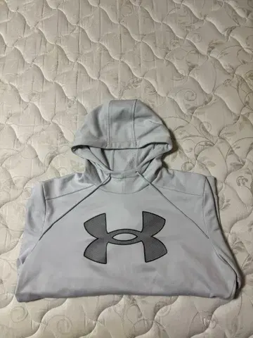 UNDER ARMOR 후드티