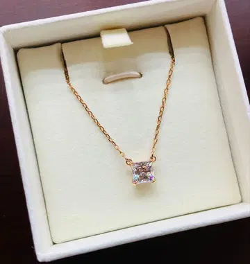 거의 새것 스와로브스키 Swarovski 싱글 볼 Attract 목걸이
