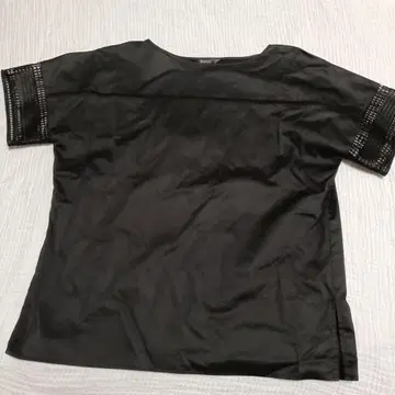 가격 인하 BOUSH 반팔 블랙