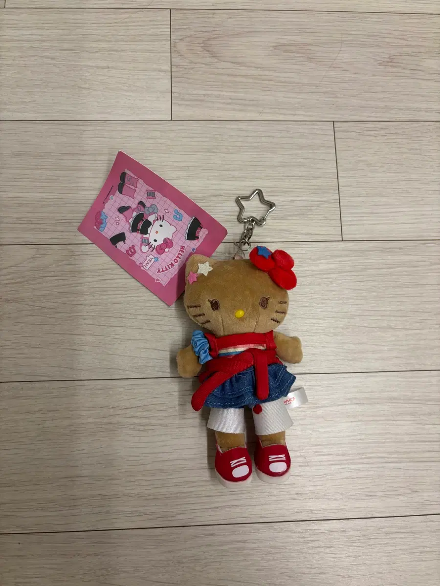 새상품 산리오 헬로키티 하이틴 치어리더 갸루 태닝 롱다리키티 인형키링