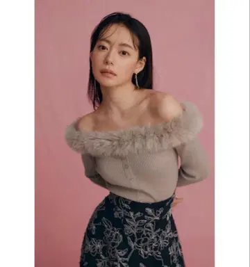 SNIDEL Sustainable 데콜테 퍼 니트 풀오버