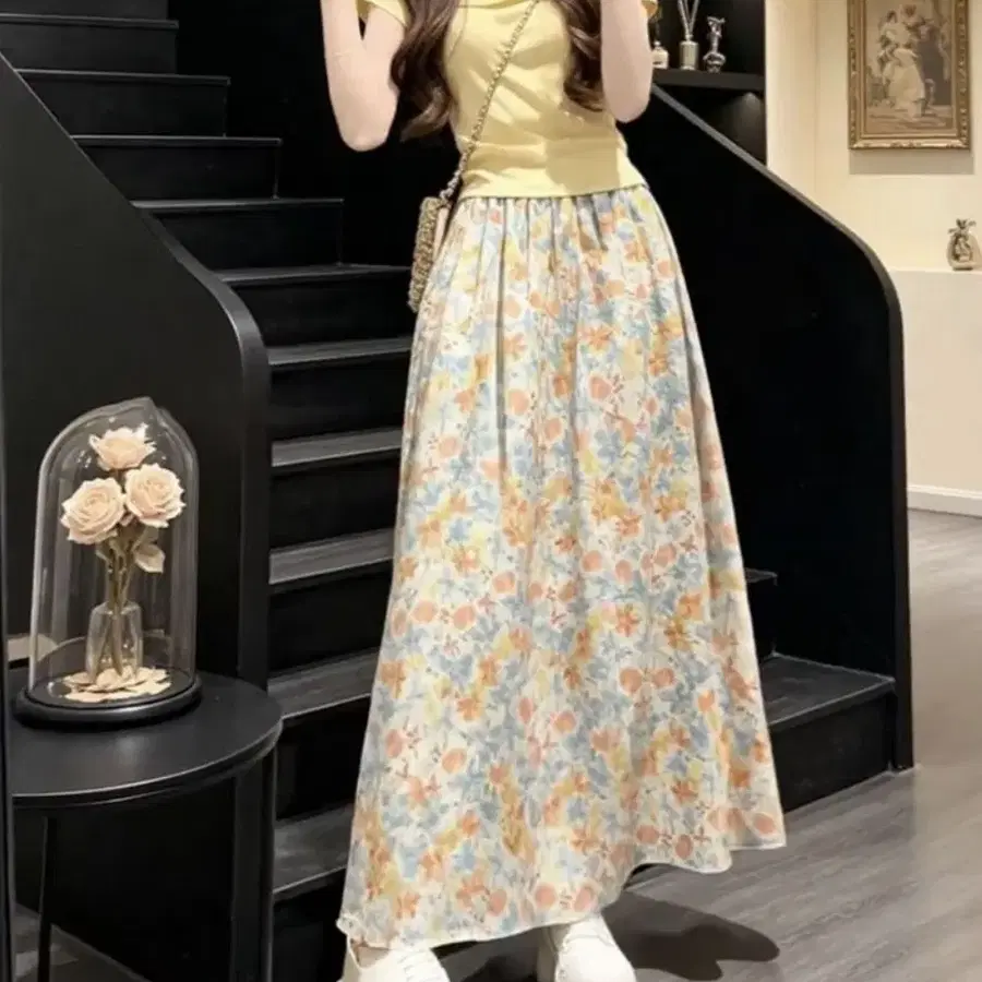 둥근 카라 반팔티+플라워 밴딩 롱스커트 SET