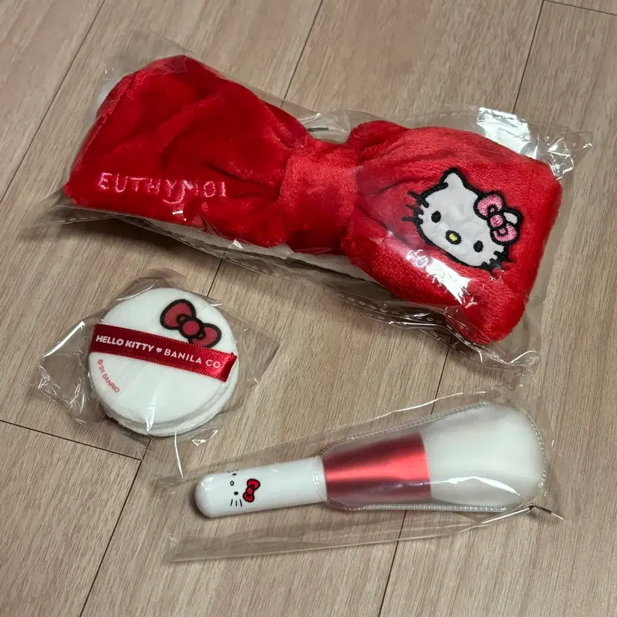 헬로키티 바닐라코 브러쉬 퍼프 유시몰 세안밴드 세트