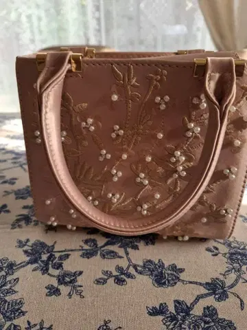 미사용 새상품 ZARA 백 자수, 비즈 사용 핑크색