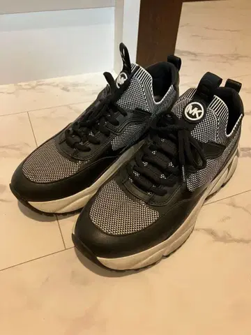 MICHAEL KORS 스니커즈 블랙 화이트
