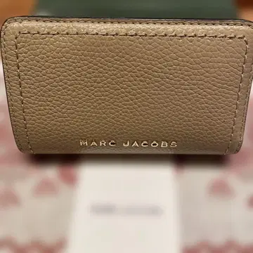 MARC JACOBS 미디엄 플랫 지갑