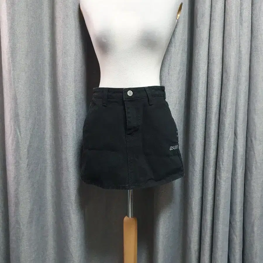 M레터링자수 미니스커트