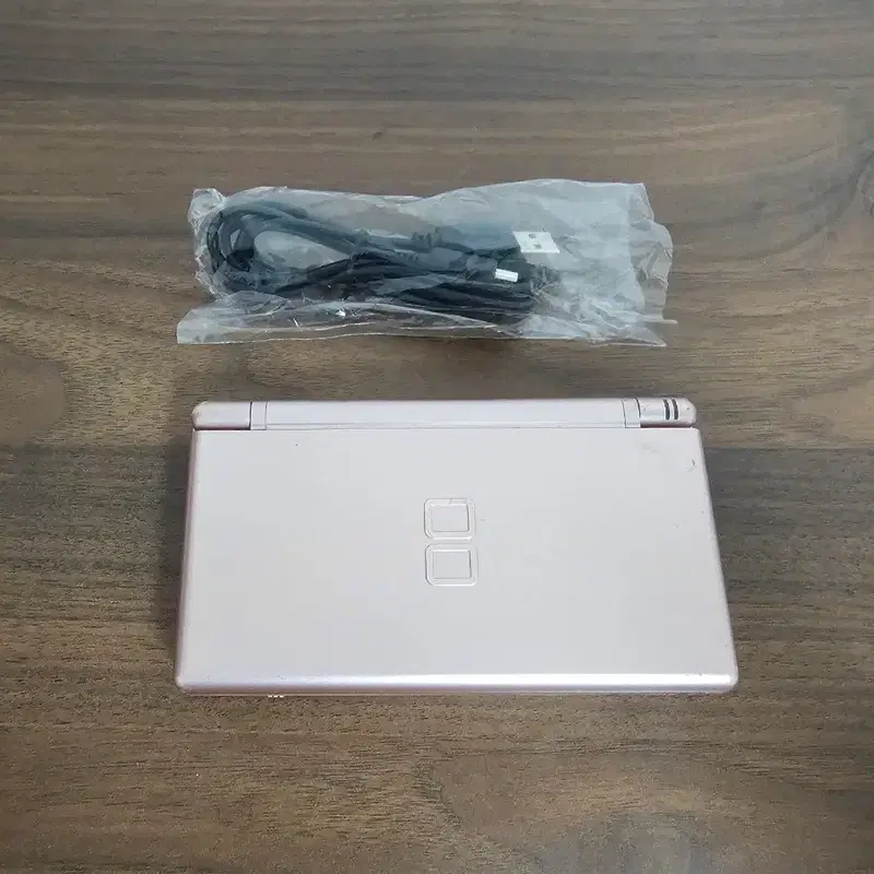 닌텐도 DS lite NDSL 메탈릭로즈 정발 본체 +정품터치펜+충전케이블