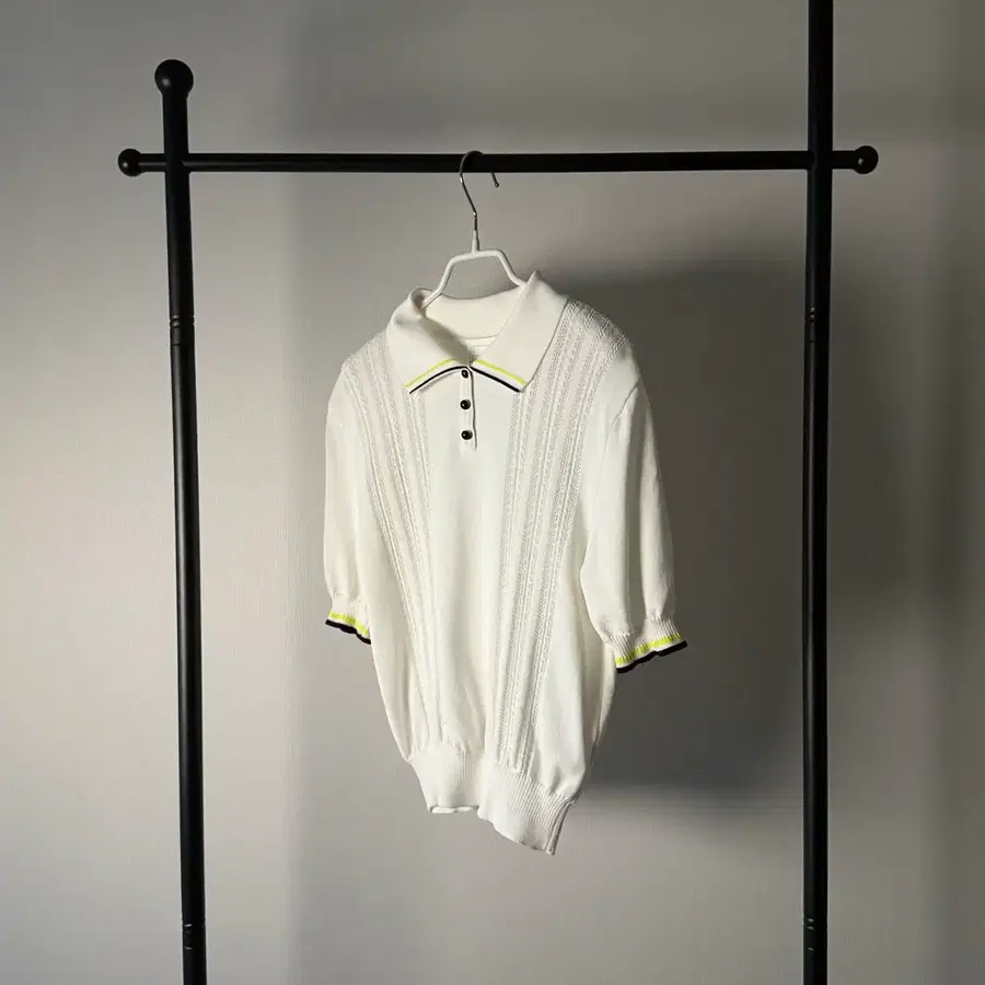 23년 시슬리 sisley 화이트 니트 반팔 카라티