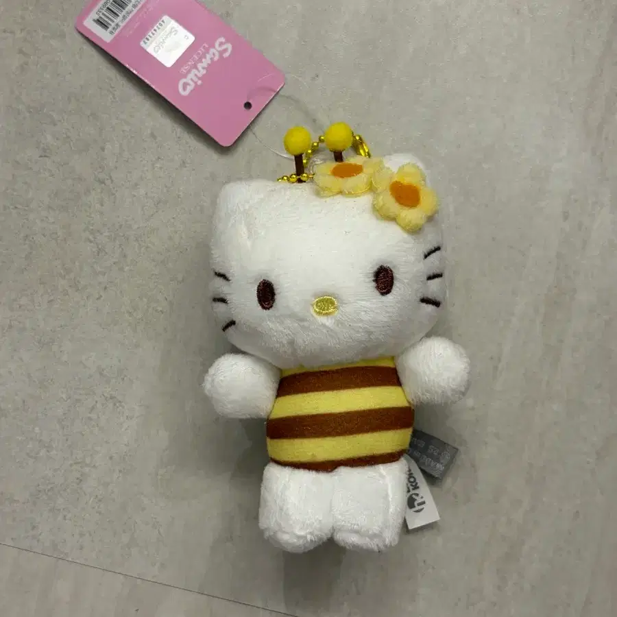 산리오 꿀벌 키티 키링