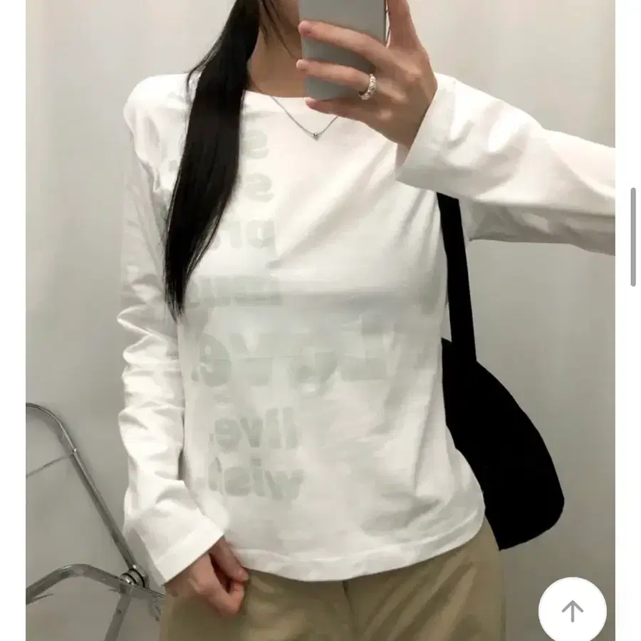 라운드넥 긴팔 티셔츠 슬리브