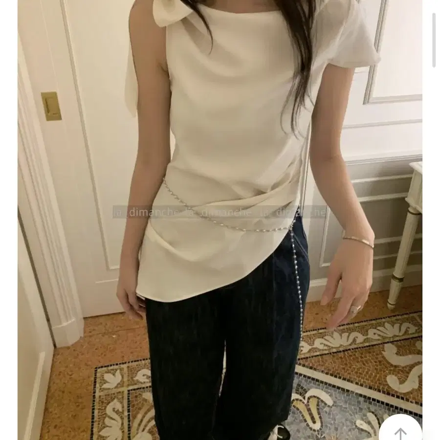 포스터 자르 블라우스 화이트