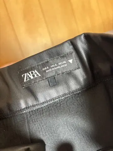 ZARA 가죽 숏팬츠