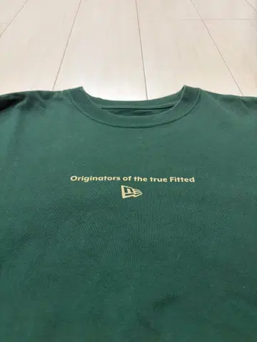 New Era 티셔츠