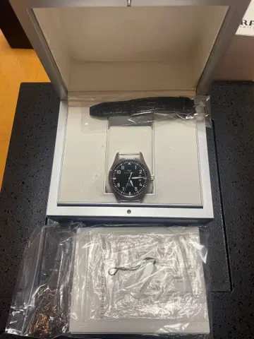 IWC 파이롯트 워치 마크 17 부속품 포함 새상품급 상자, 설명서 포함