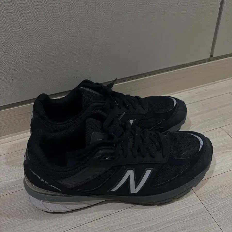 뉴발란스 990 V5 블랙 실버 M990BK5
