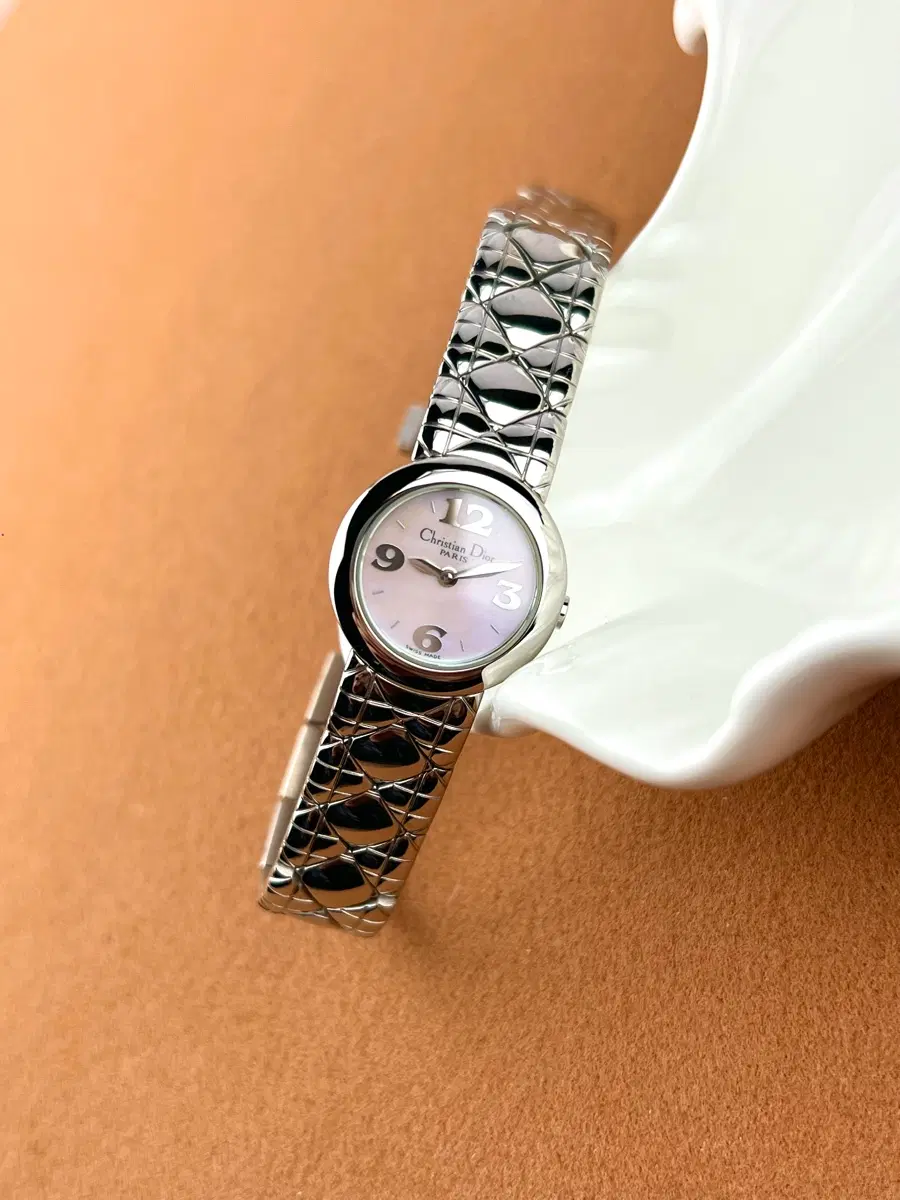 DIOR Lady leaf pink shell mini watch