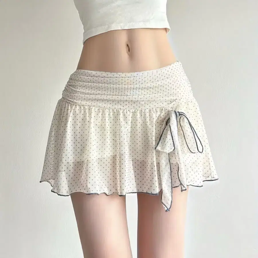 도트 패턴 셔링 미니 스커트