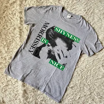GILDAN MORRISSEY Shyness is Nice 티셔츠 M