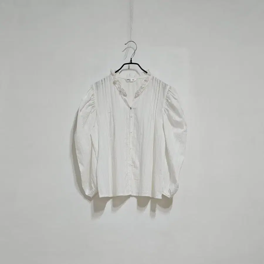 코튼 퍼프핀턱 블라우스