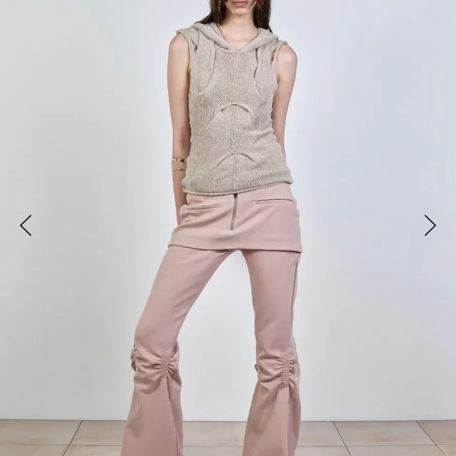 나체 OUT IN KNITTED SLEEVELESS DUSTY(새상품)