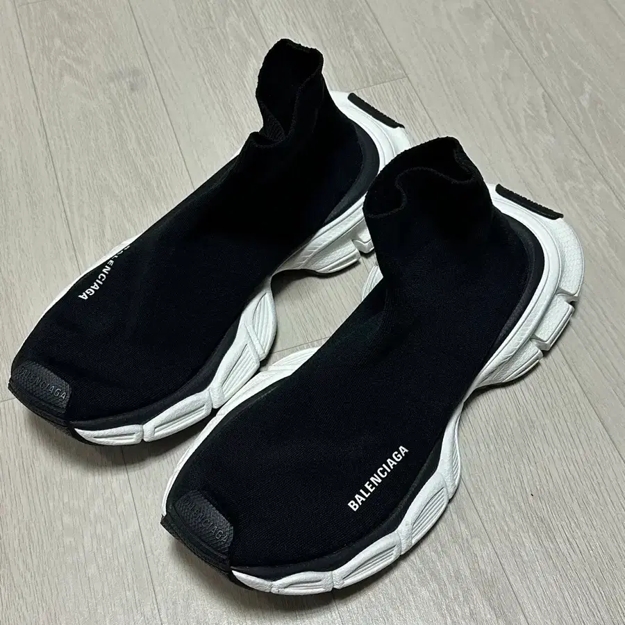 발렌시아가 스피드러너 3xl 44사이즈