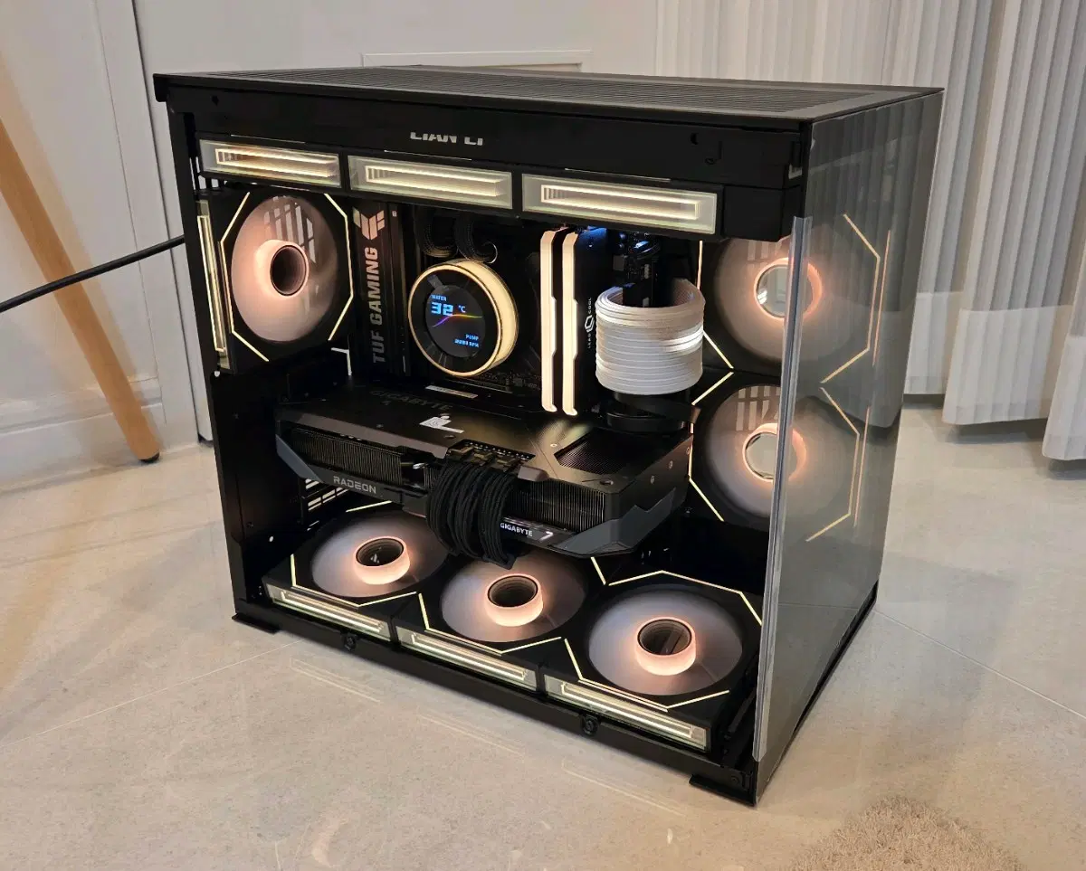 [판매] MINI V2 / 7800X3D / 32G / 9070 XT / 1TB