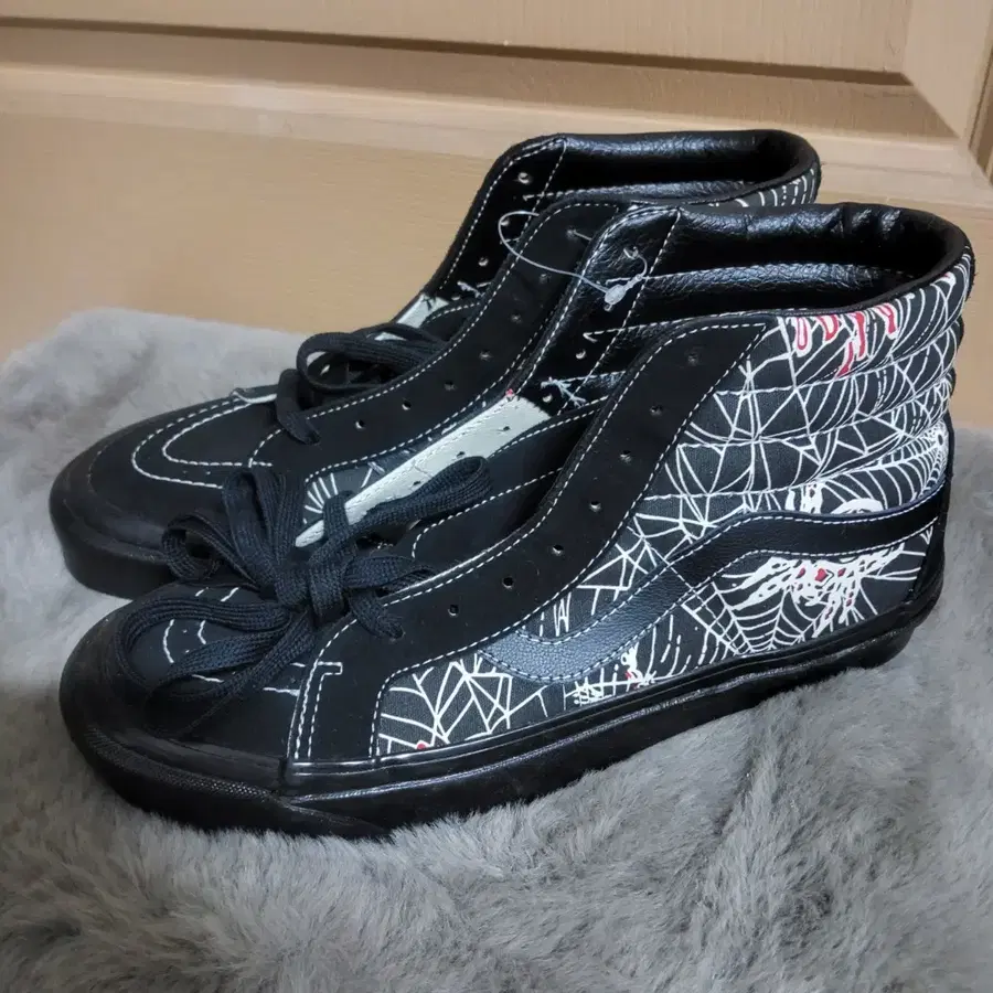 새상품 반스 스케이트 하이 Vans 스파이더웹 거미줄 블랙 260