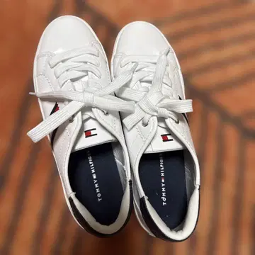 [ TOMMY HILFIGER ] 여성용 화이트 스니커즈 24.5cm