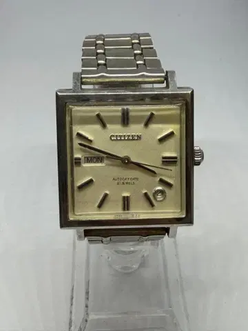 CITIZEN AUTO DAY DATE 52704-y 21JEWELS