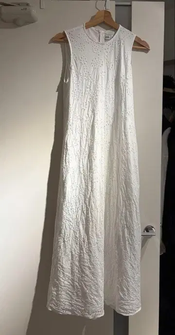 ZARA 슬리브리스 자수 롱 원피스 화이트