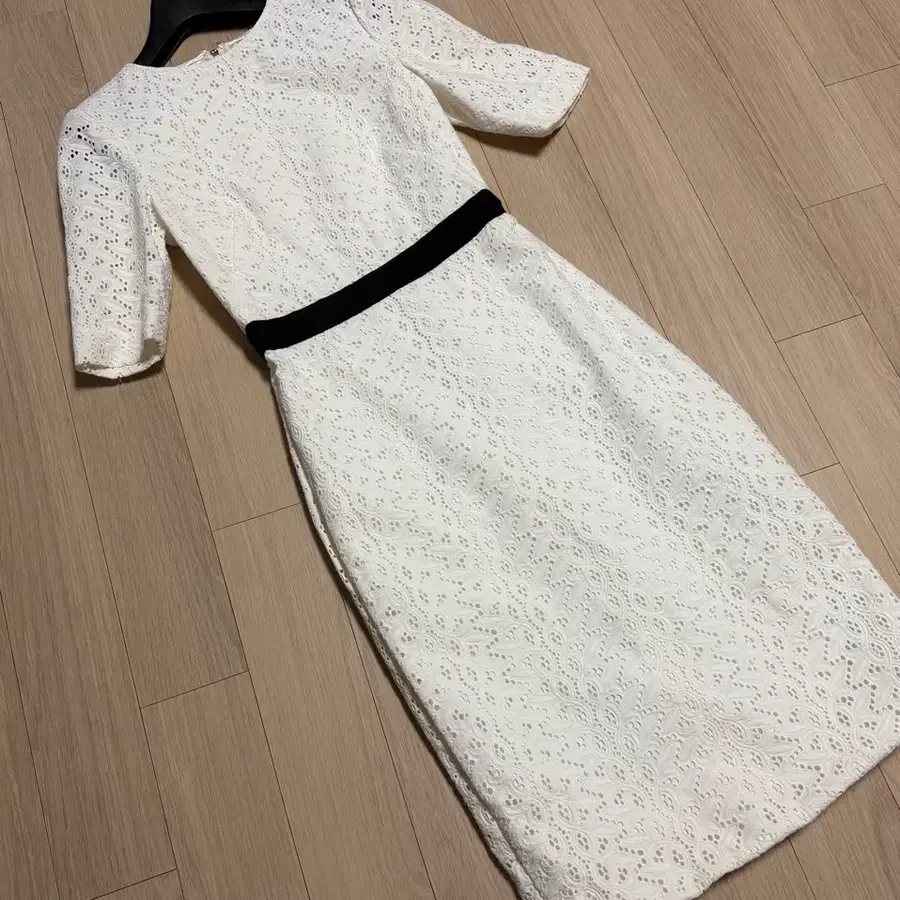 테드베이커 레이스 드레스 (수애 원피스) 화이트 ted baker Lace midi dress 예복 셀프웨딩 2부 돌잔치 행사 펀칭 5부 반팔 소매