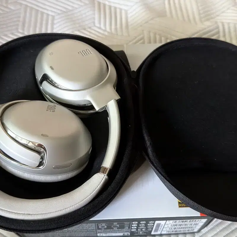 JBL TOUR ONE M2
