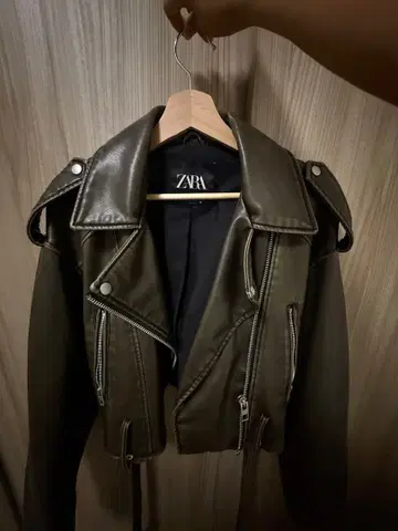 ZARA 인조 가죽 라이더 자켓 카키 L 사이즈