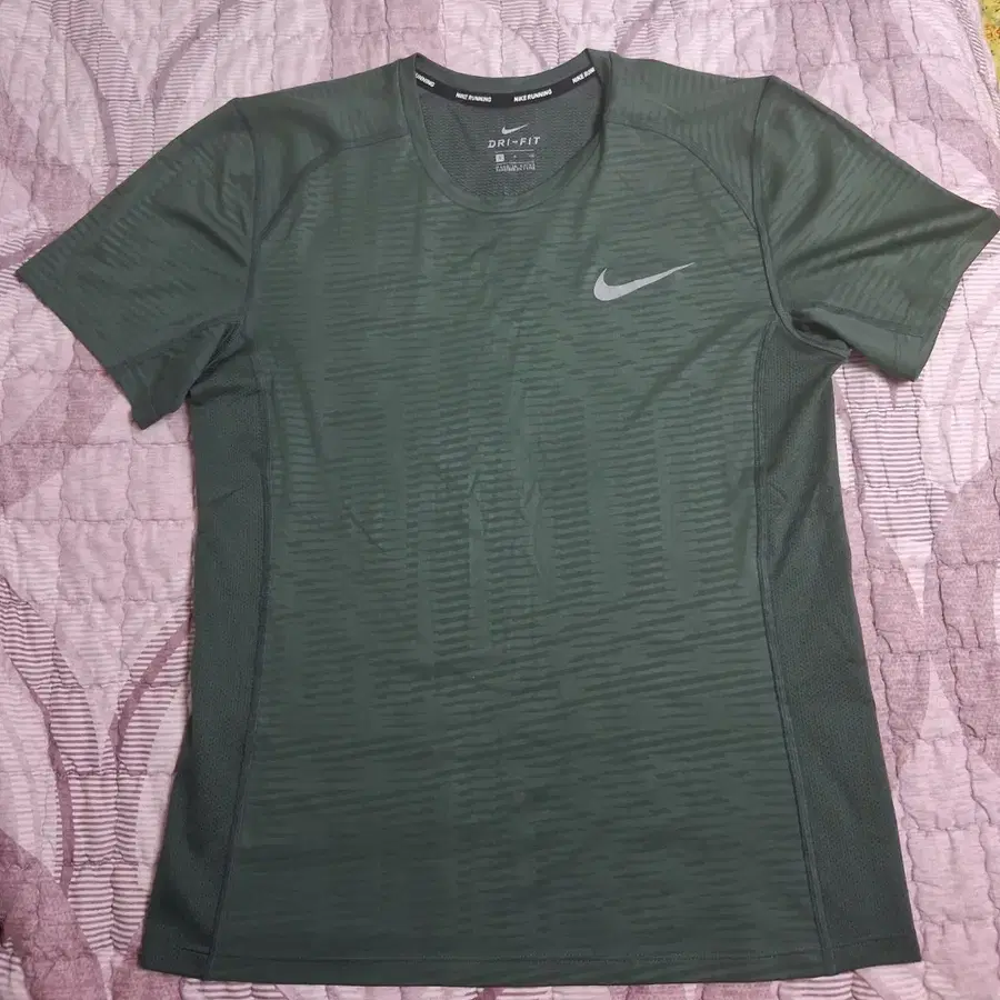 여성 나이키 드라이핏(DRI-FIT)기능성스포츠 반팔티셔츠S