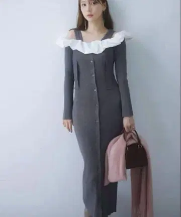SNIDEL 스나이델 프릴 도킹 오프숄더 니트 원피스