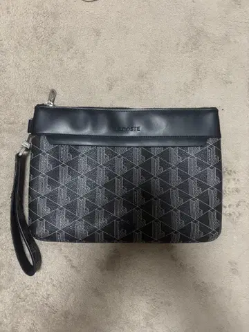 (최종 가격 인하) LACOSTE 모노그램 클러치백 블랙