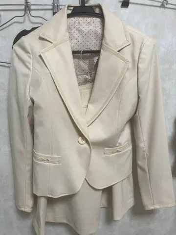 셋업 수트 베이지 계열