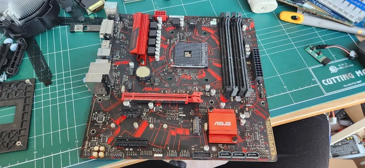 ASUS EX-A320M-GAMING 메인보드