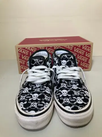 VANS 스컬 패턴 스니커즈