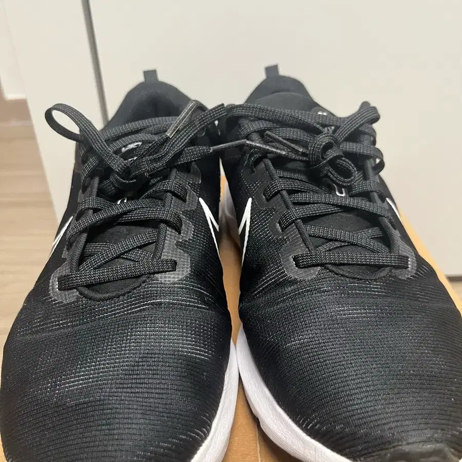 나이키 다운시프터 12 블랙 화이트 (270mm) 판매합니다