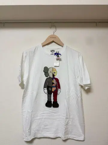 UNIQLO KAWS 티셔츠 TEE