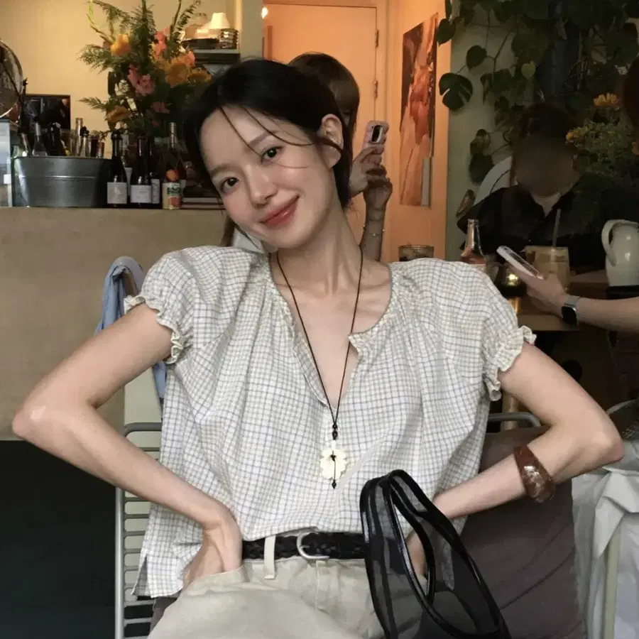 포에트서울 체크퍼프블라우스