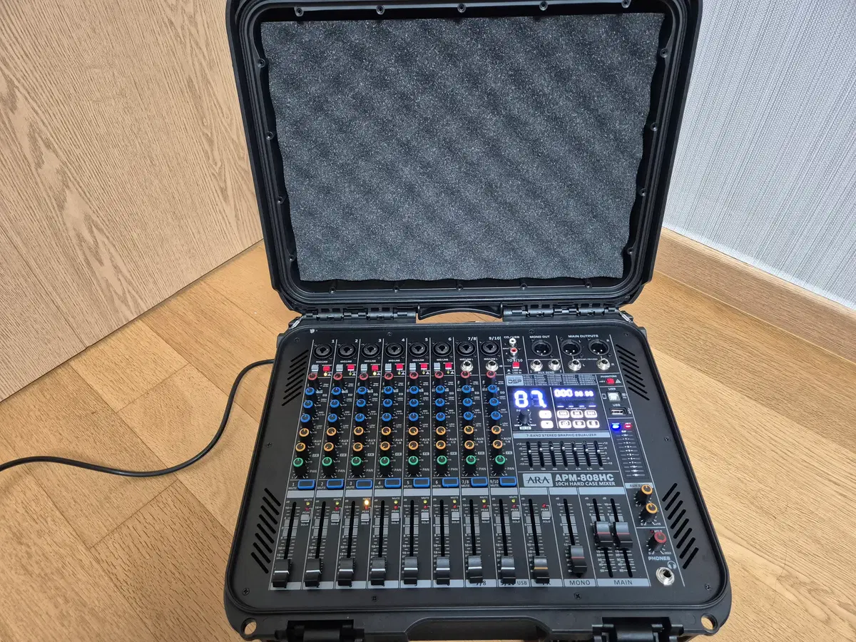 아라 ARA APM808HC 800W 10채널 하드케이스 포함 파워드믹서