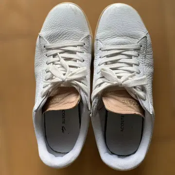 LACOSTE 화이트 가죽 스니커즈