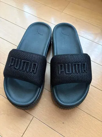 새상품급 PUMA PLATFORM SLIDE UM 24 블랙 통굽 샌들