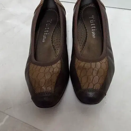 Tutti plus 여성 플랫슈즈 브라운