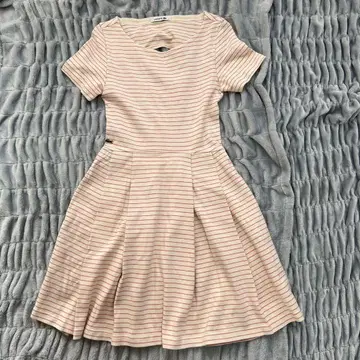 F8-82 LACOSTE 라코스테 보더 반팔 원피스 34