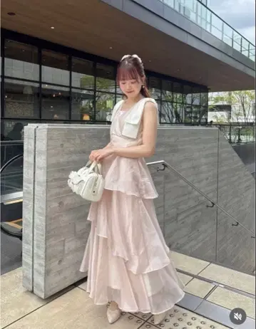 NICE CLAUP 어깨 리본 티어드 롱 원피스