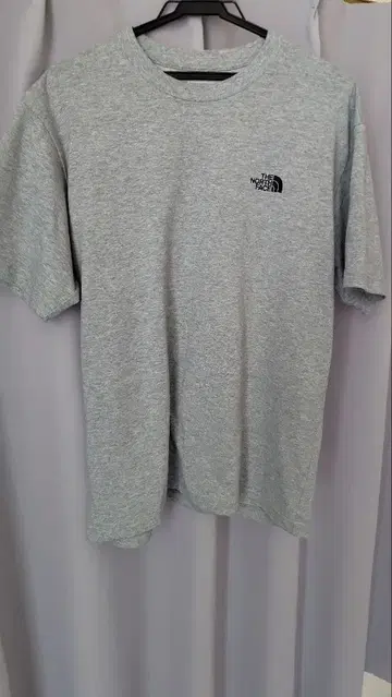 THE NORTH FACE 티셔츠 그레이
